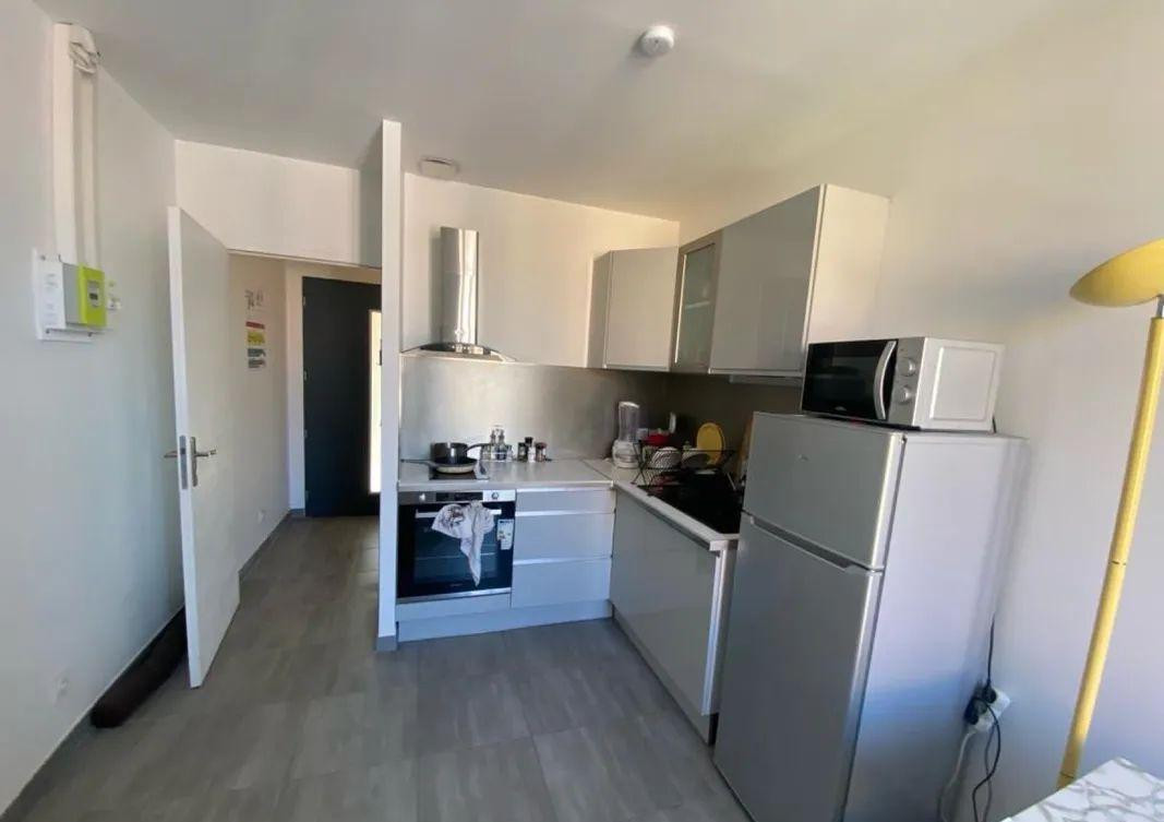 
                                                Location
                                                 Beau T2 meublé et lumineux à BRON refait à neuf