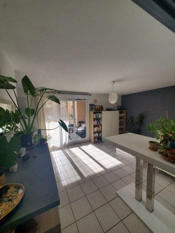 
                                                Location
                                                 Beau T2 meublé et traversant 47m²