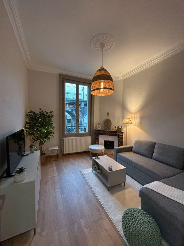 
                                                Location
                                                 Beau T2 meublé refait à neuf 44,83 m²  Carnot
