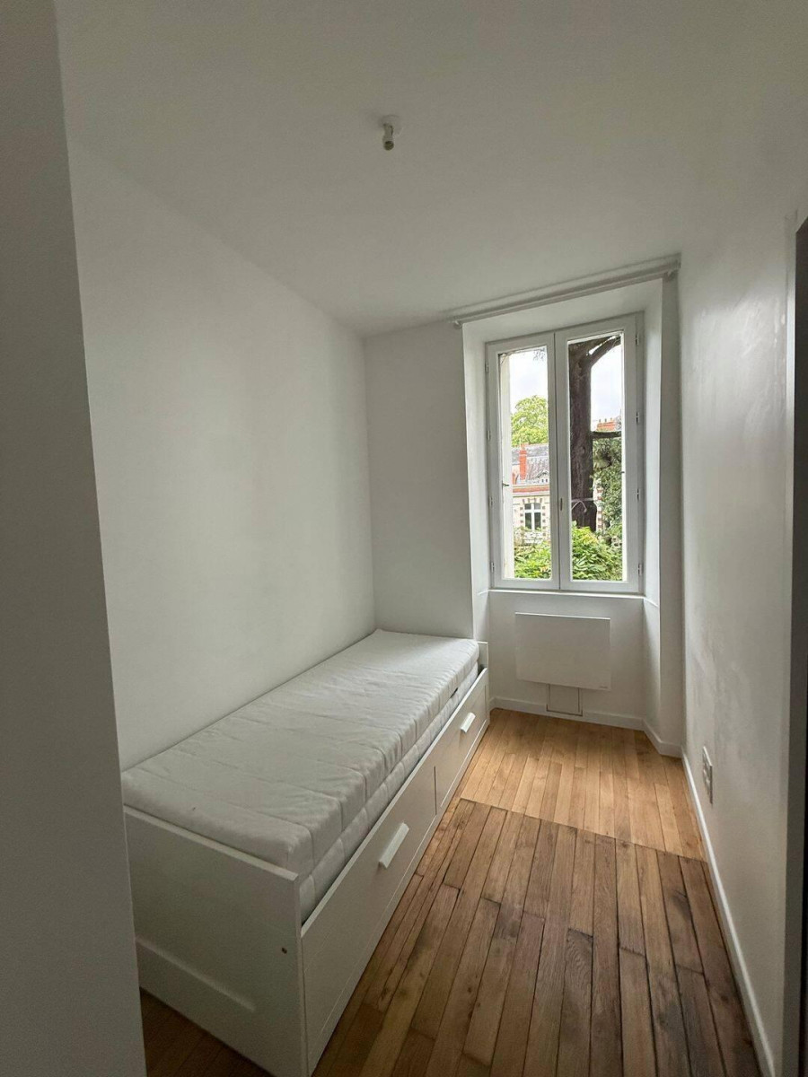 
                                                Location
                                                 Beau T2 meublé rénové