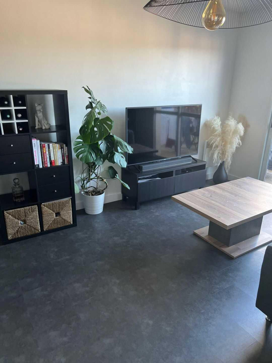 
                                                Location
                                                 Beau T2 meublé rénové avec balcon et parking