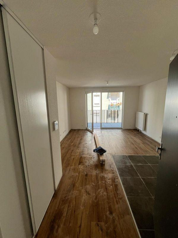 
                                                Location
                                                 Beau T2 neuf 42.30m²
