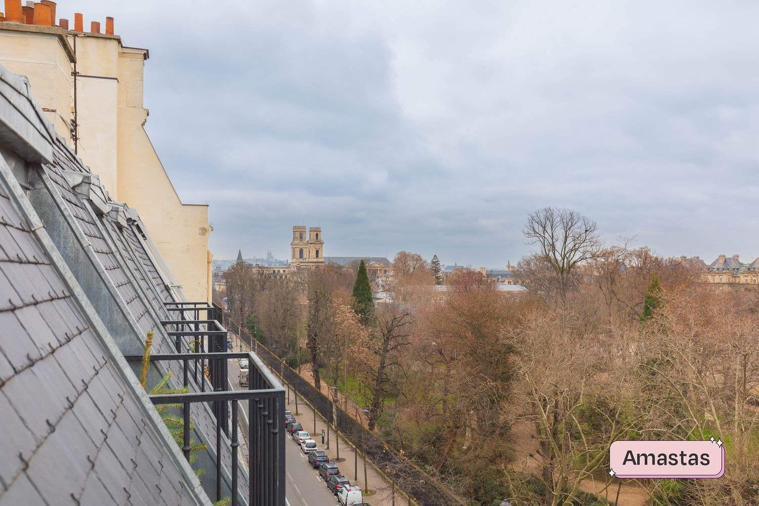 
                                                Location
                                                 Beau T2 - Paris 6 - Entièrement refait à neuf