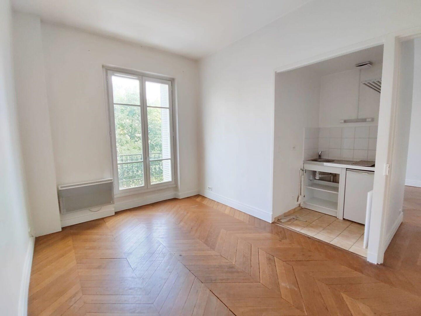 
                                                Location
                                                 Beau T2 Porte de Clignancourt