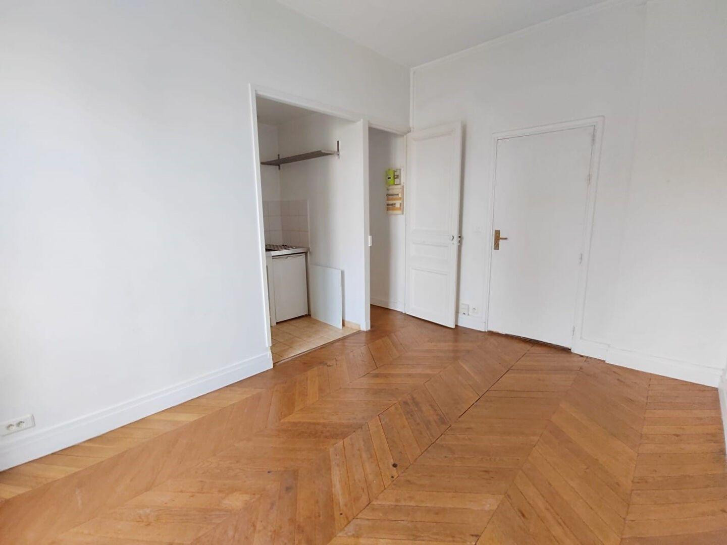 
                                                Location
                                                 Beau T2 Porte de Clignancourt