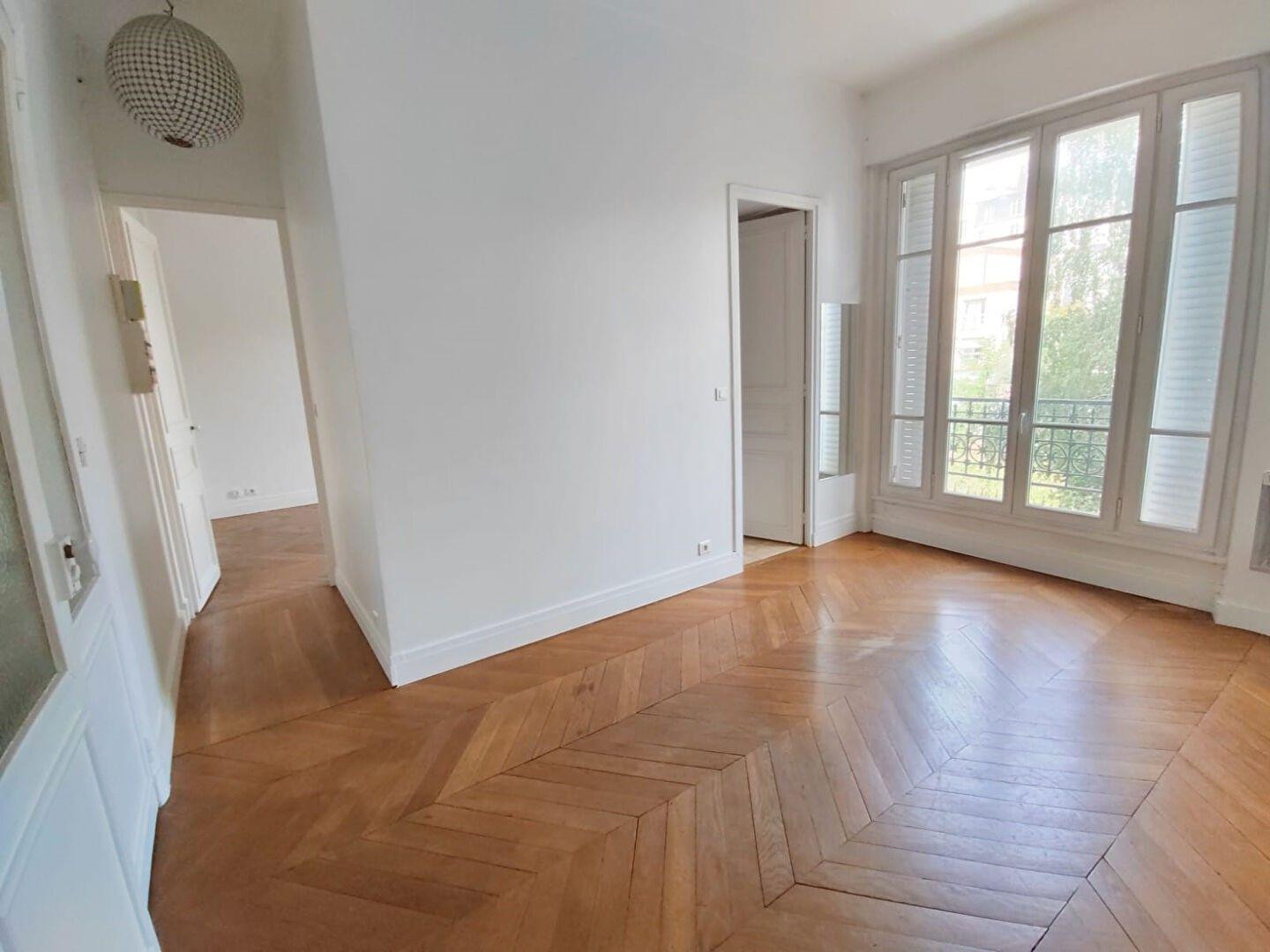 
                                                Location
                                                 Beau T2 Porte de Clignancourt