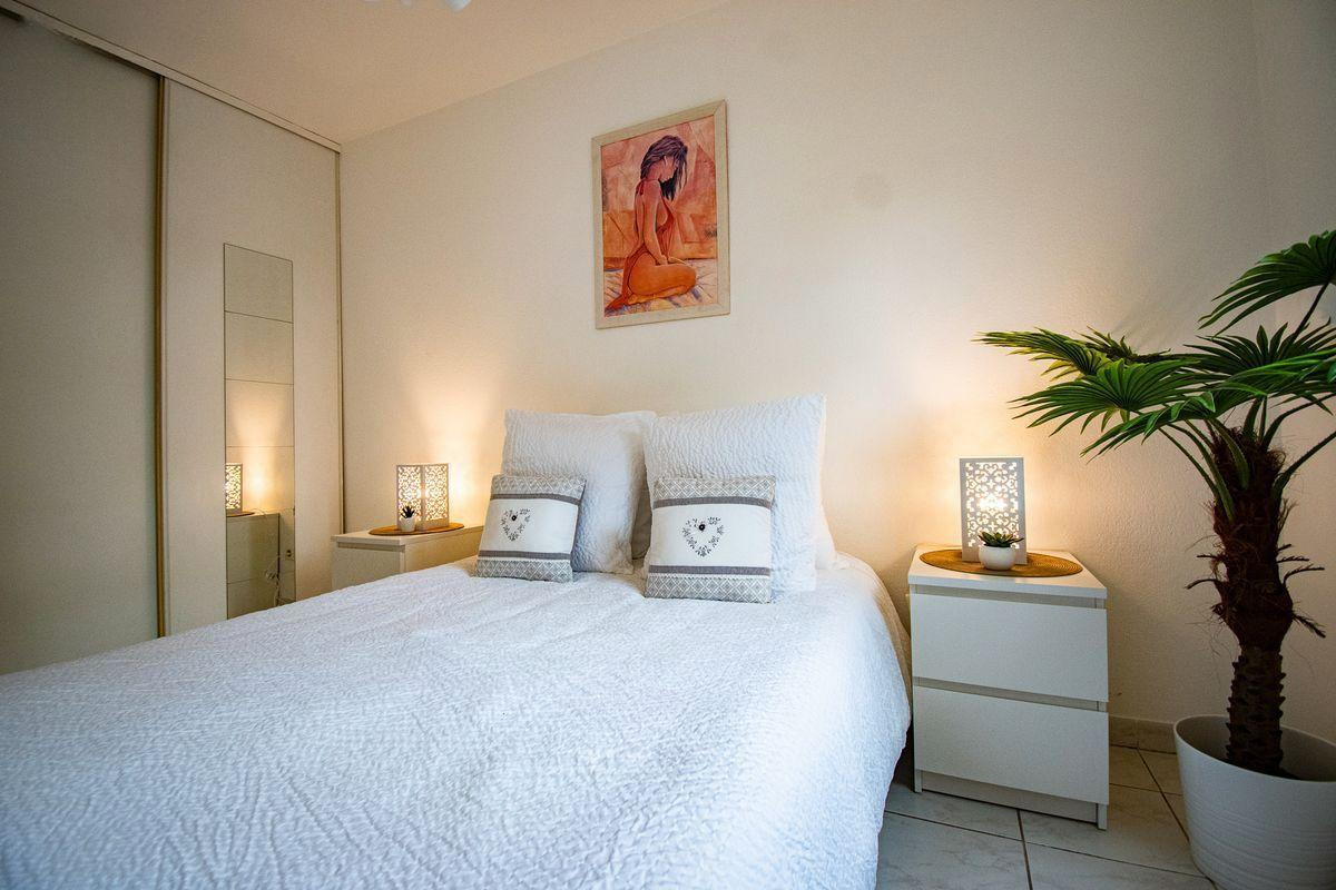 
                                                Location
                                                 Beau T2 proche centre Aix avec terrasse 11m²