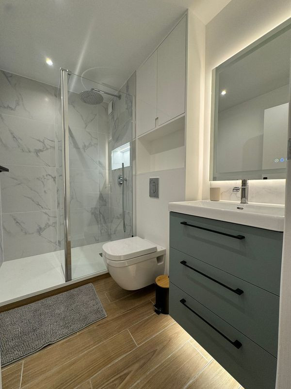 
                                                Location
                                                 Beau T2 refait - 30m² sur cour