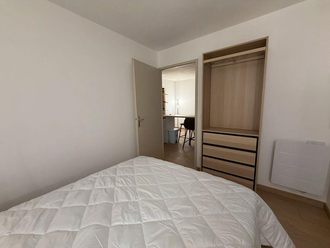 
                                                Location
                                                 Beau T2 refait à neuf 27m²