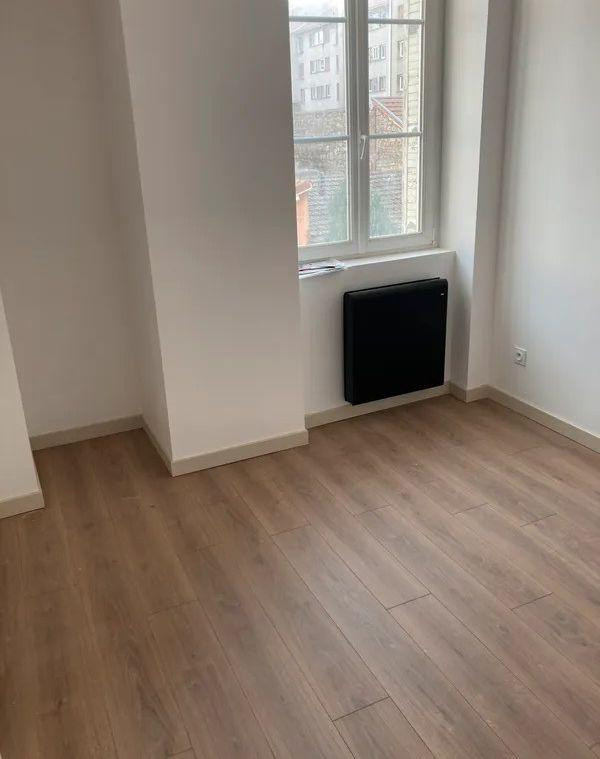 
                                                Location
                                                 Beau T2 refait à neuf 35m² rue Clovis Hugues