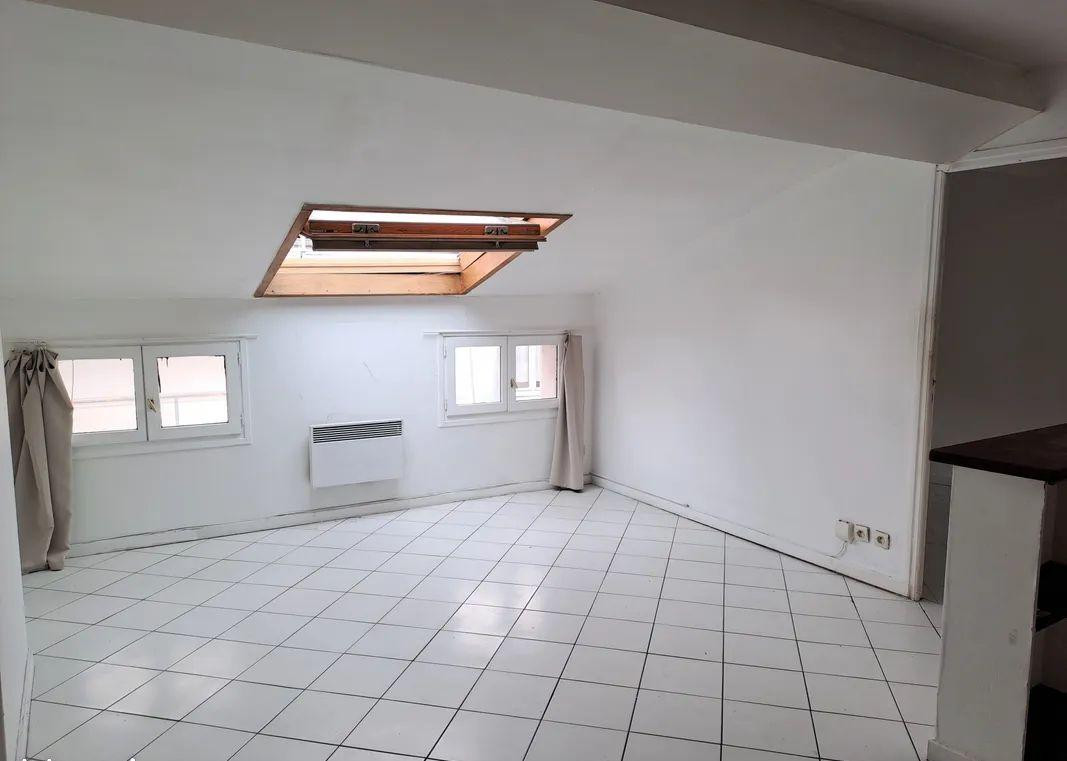 
                                                Location
                                                 Beau T2 refait à neuf 35m2 non meublé, à Lyon