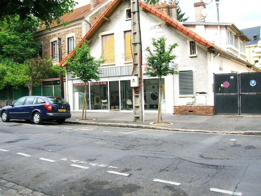 
                                                Location
                                                 Beau T2 refait à neuf gare de Corbeil Essonnes