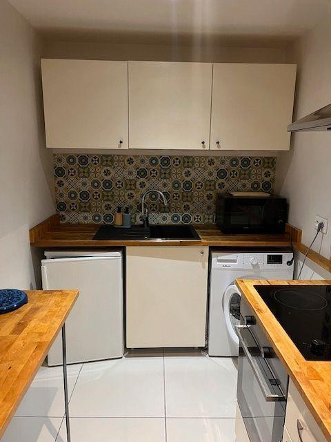 
                                                Location
                                                 Beau T2 rénové 30m²  meublé cours Lafayette