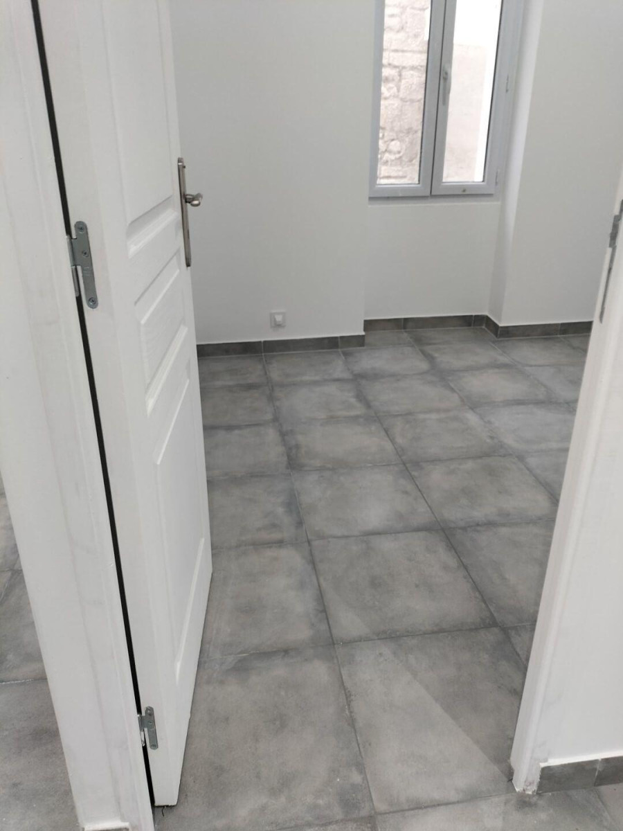 
                                                Location
                                                 Beau T2 rénové 50m² au calme et propre
