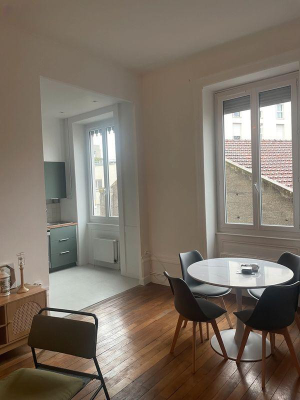 
                                                Location
                                                 Beau T2 rénové 62m2 Lyon 7 Proximité Jean Macé