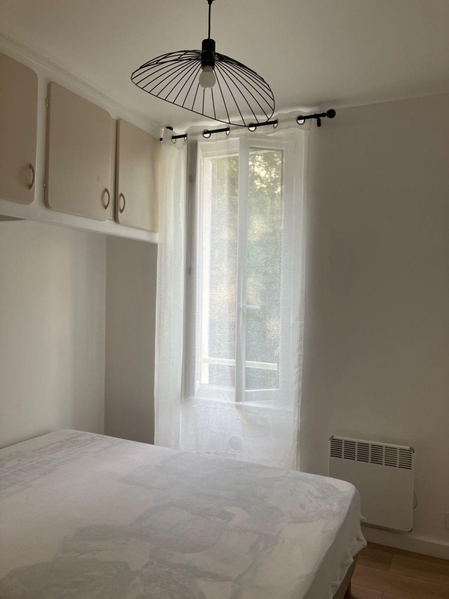 
                                                Location
                                                 Beau T2 rénové, charmant et très calme