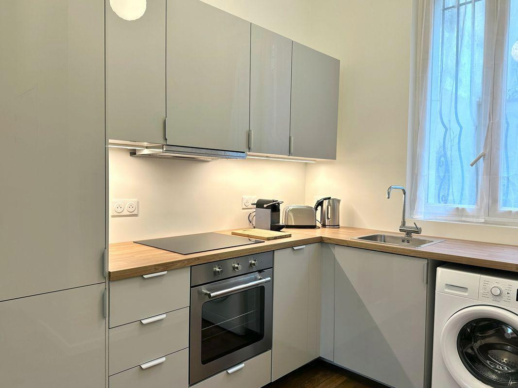 
                                                Location
                                                 Beau T2 rénové neuf, meublé complet 32m²