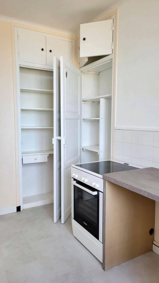 
                                                Location
                                                 Beau T2 sur la Butte Ste Anne 42m²