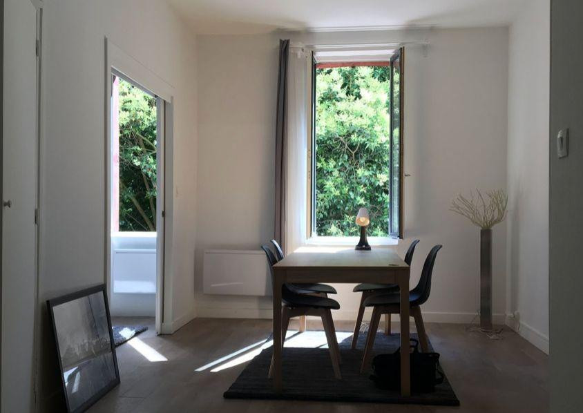 
                                                Location
                                                 Beau T2/T3 meublé 46m² Place Arago