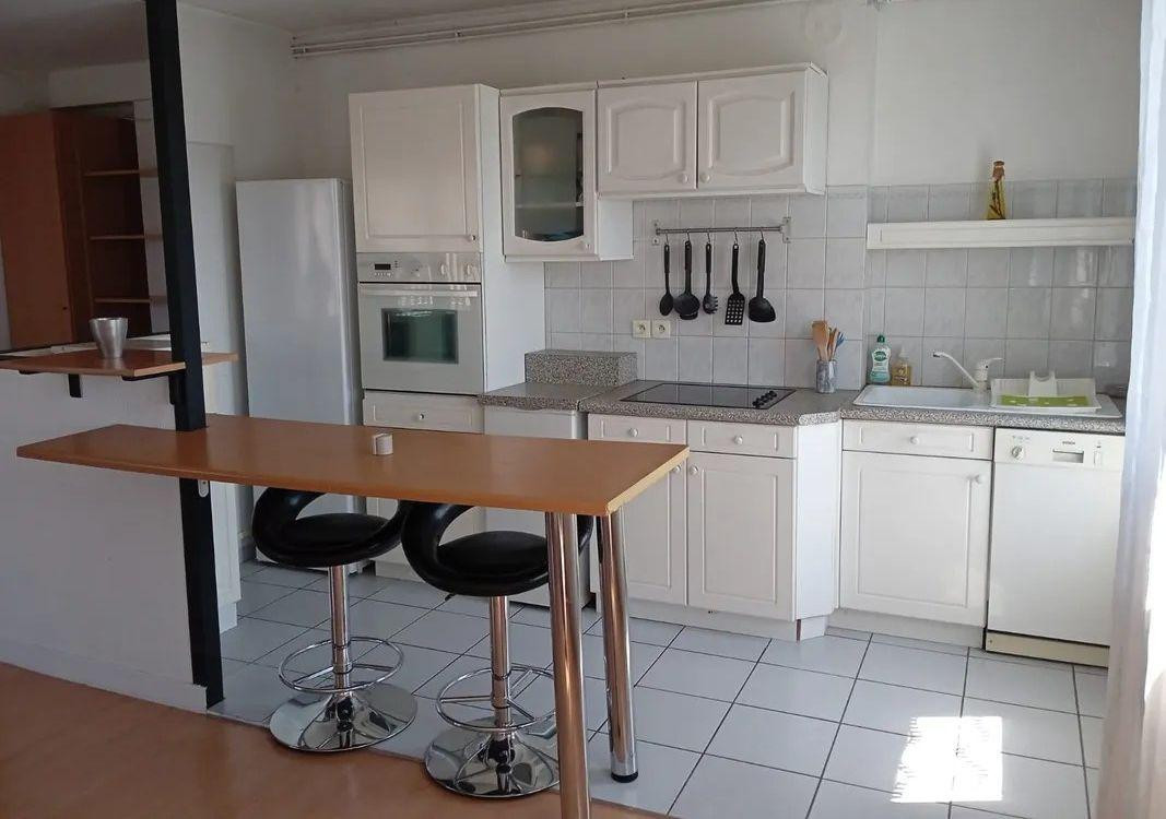 
                                                Location
                                                 Beau T2bis meublé 48m² avec 2 balcons
