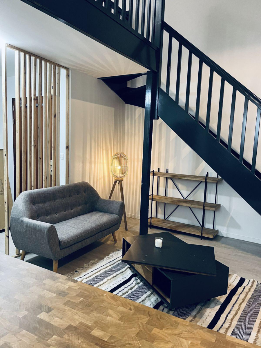
                                                Location
                                                 Beau T2bis meublé 54m² (64m² au sol) en duplex