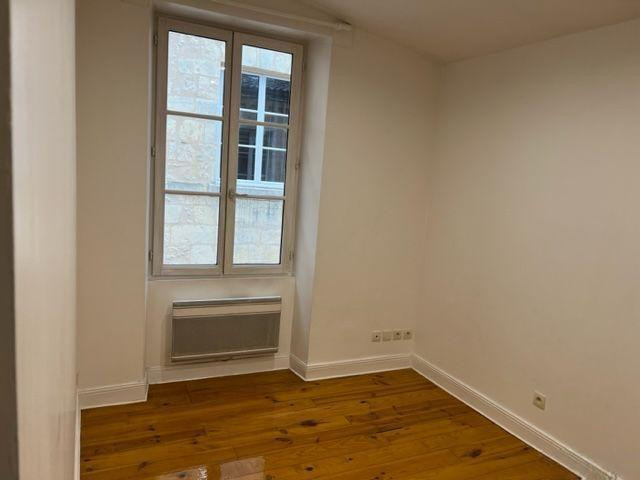 
                                                Location
                                                 Beau T3 38m² lumineux Centre historique