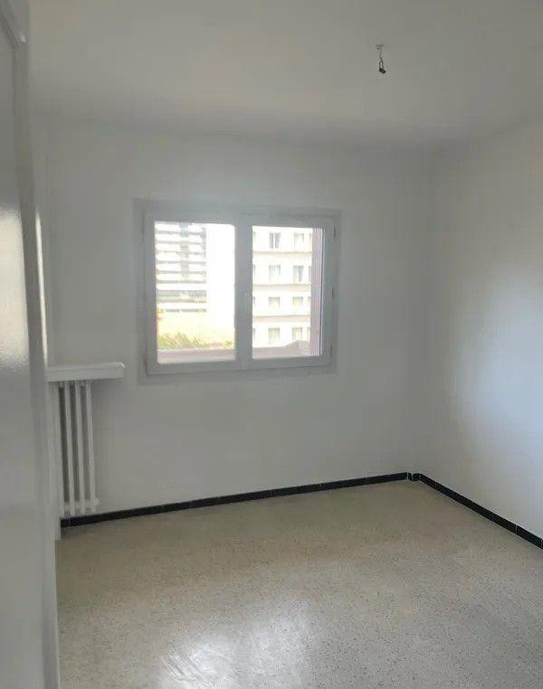
                                                Location
                                                 Beau T3/4 d61m² refait à neuf avec 2 balcons