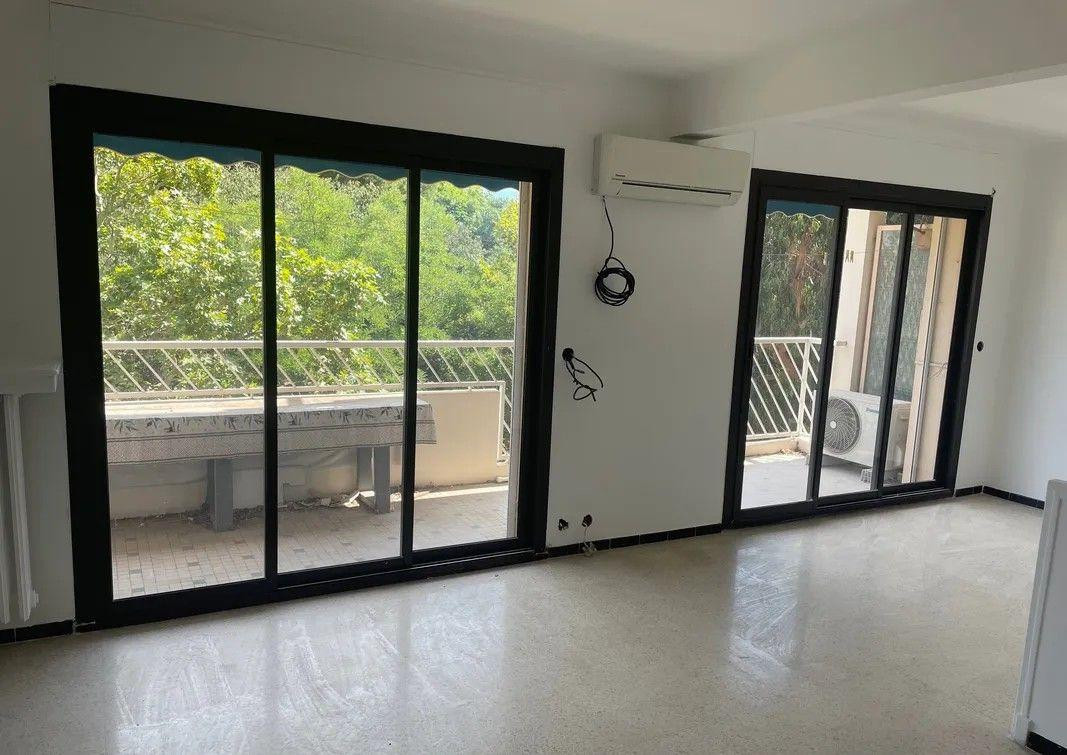 
                                                Location
                                                 Beau T3/4 d61m² refait à neuf avec 2 balcons