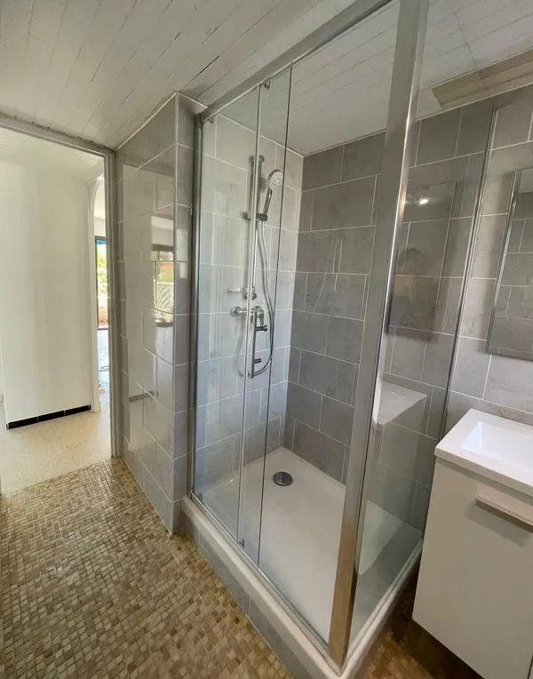
                                                Location
                                                 Beau T3/4 d61m² refait à neuf avec 2 balcons