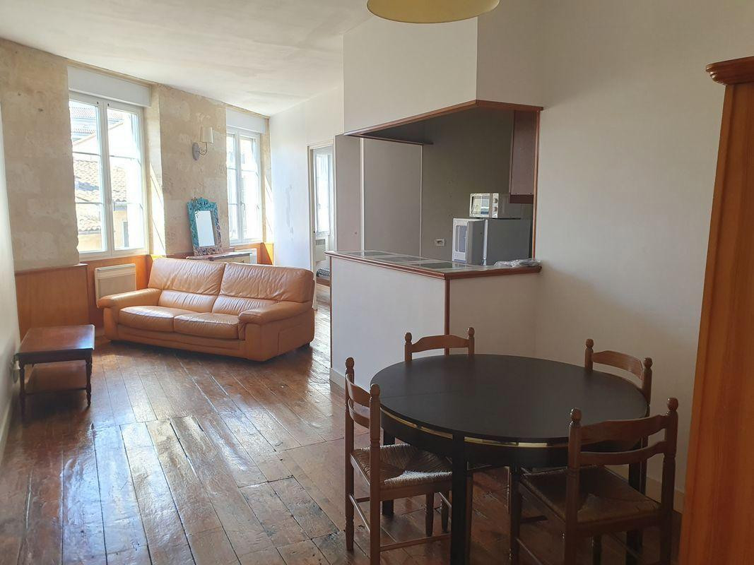 
                                                Location
                                                 Beau T3 43m² meublé Bordeaux