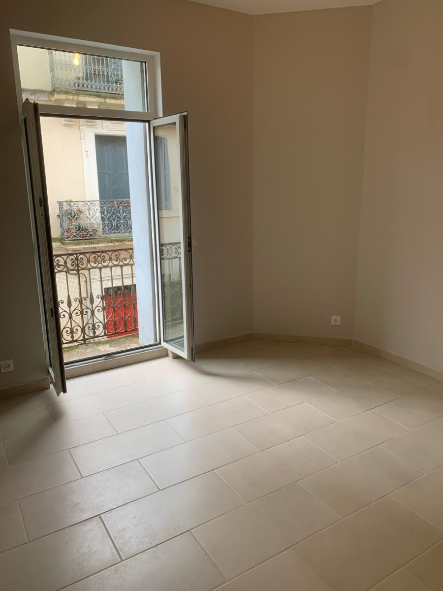 
                                                Location
                                                 Beau T3 52 m2