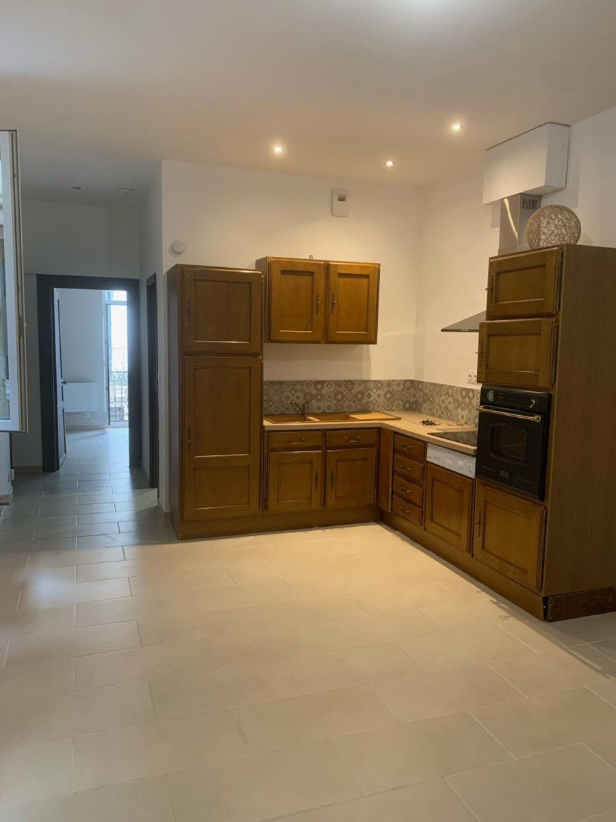 
                                                Location
                                                 Beau T3 52 m2