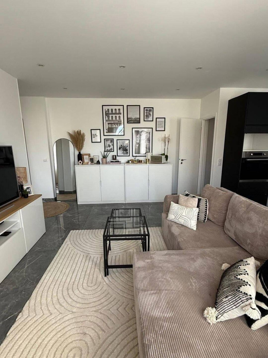 
                                                Location
                                                 Beau T3 52m² lumineux et moderne, récemment rénové