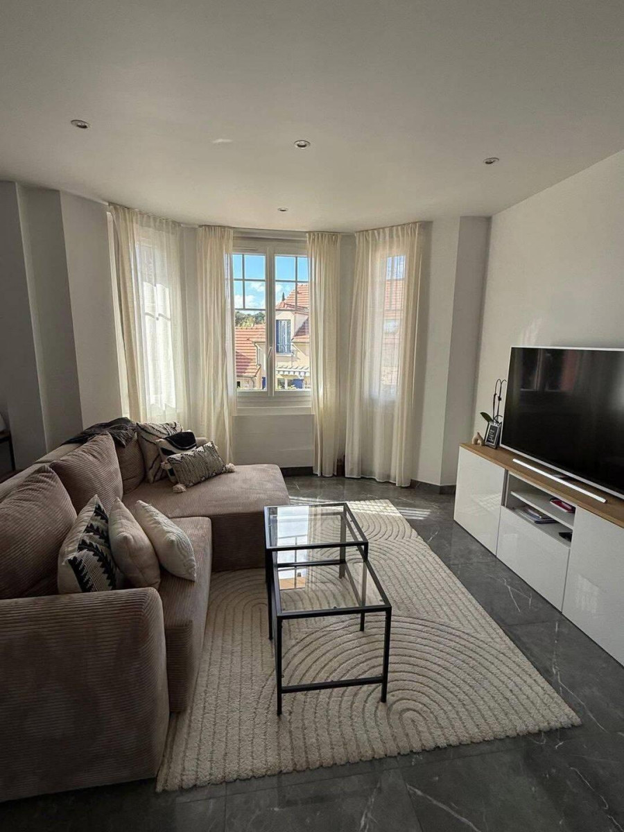 
                                                Location
                                                 Beau T3 52m² lumineux et moderne, récemment rénové