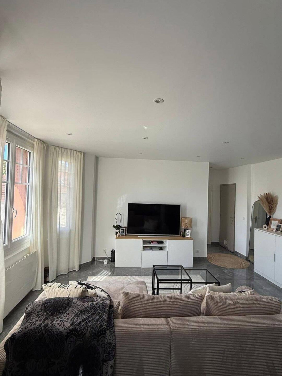 
                                                Location
                                                 Beau T3 52m² lumineux et moderne, récemment rénové