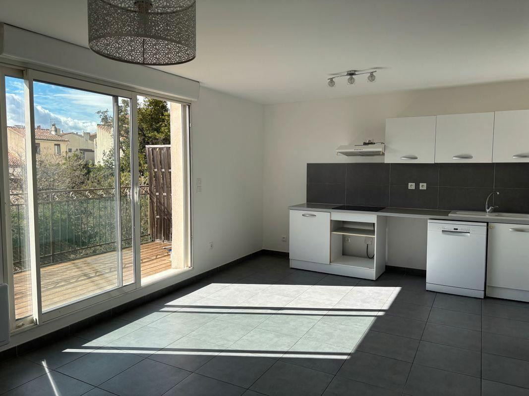 
                                                Location
                                                 Beau T3 54m² Saint Barnabé lumineux et calme