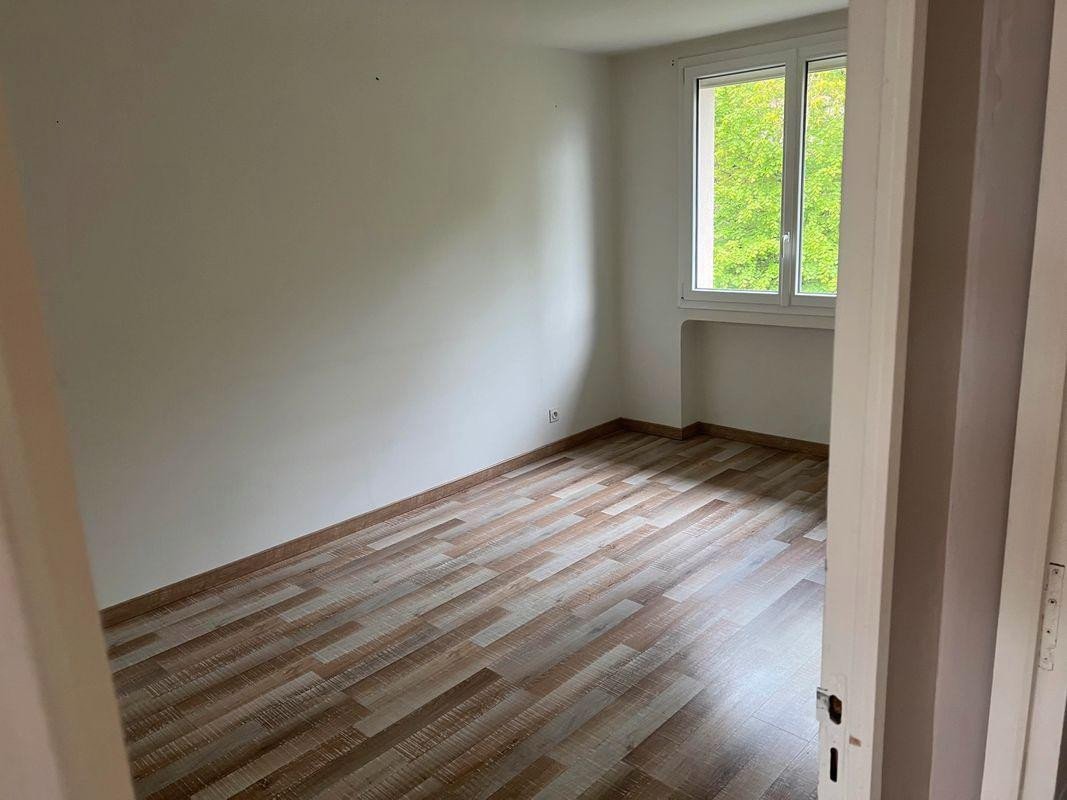 
                                                Location
                                                 Beau T3 55m² refait à neuf Cours Fauriel