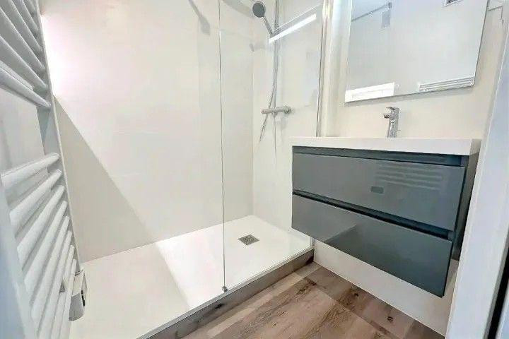 
                                                Location
                                                 Beau T3 57m² rénové, lumineux avec parking et cave
