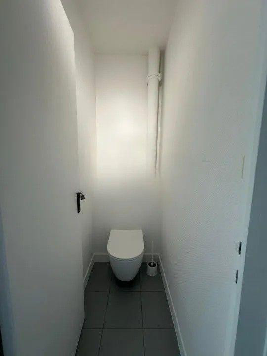 
                                                Location
                                                 Beau T3 57m² rénové, lumineux avec parking et cave