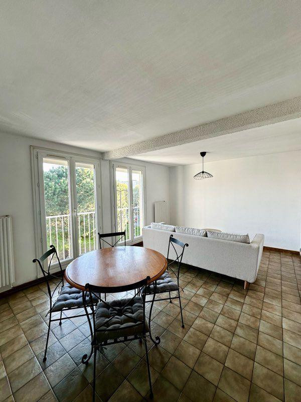 
                                                Location
                                                 Beau T3 64m² meublé
