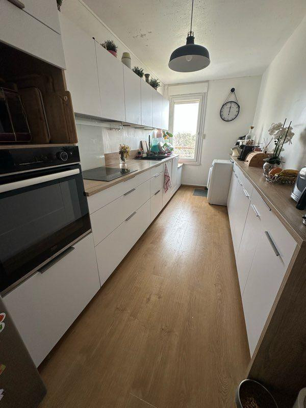 
                                                Location
                                                 Beau T3  65m² lumineux avec balcon