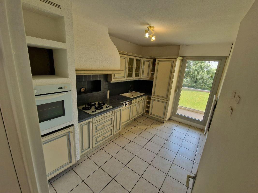 
                                                Location
                                                 Beau T3 67 m²  Saint-Étienne