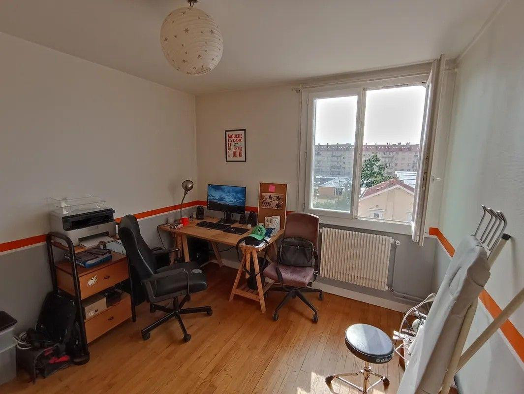 
                                                Location
                                                 Beau T3 68m² Gratte-ciel avec balcon