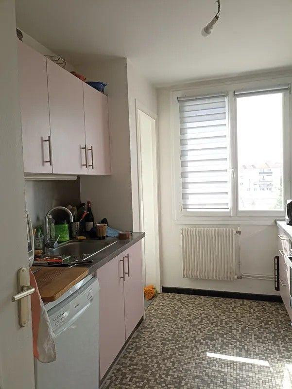 
                                                Location
                                                 Beau T3 68m² Gratte-ciel avec balcon