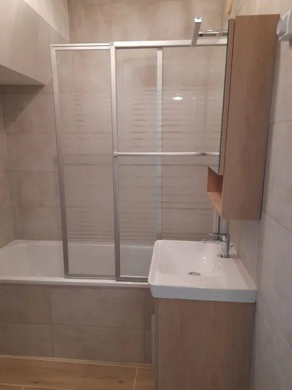 
                                                Location
                                                 Beau T3 70 m² dernier étage quartier Poudrette