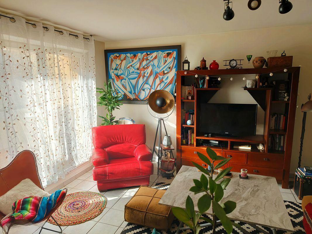 
                                                Location
                                                 Beau T3 70m² Résidence sécurisée avec piscine