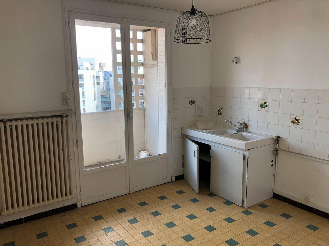 
                                                Location
                                                 Beau T3 71m² très clair sans vis-à-vis