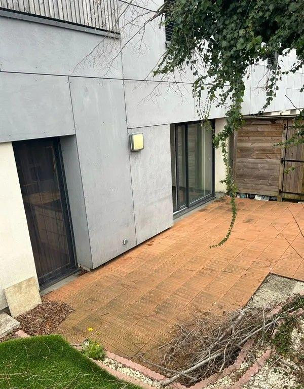 
                                                Location
                                                 Beau T3 72m² avec 75m² de terrasse