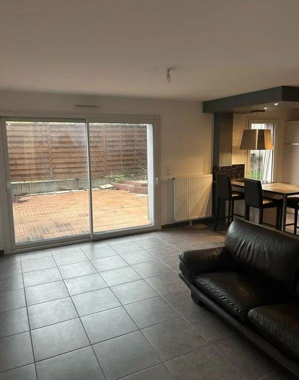 
                                                Location
                                                 Beau T3 72m² avec 75m² de terrasse