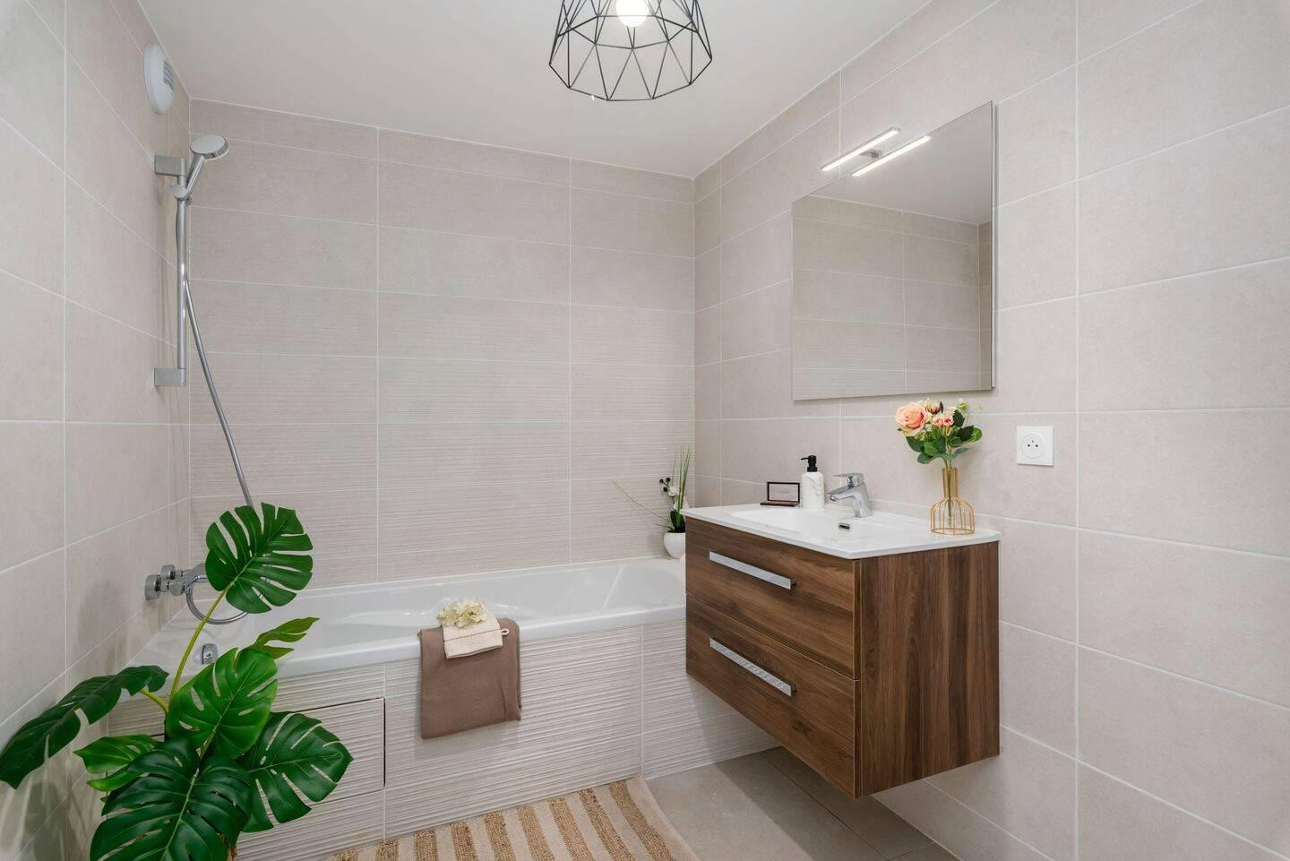 
                                                Location
                                                 Beau T3 74m2 refait à neuf et lumineux